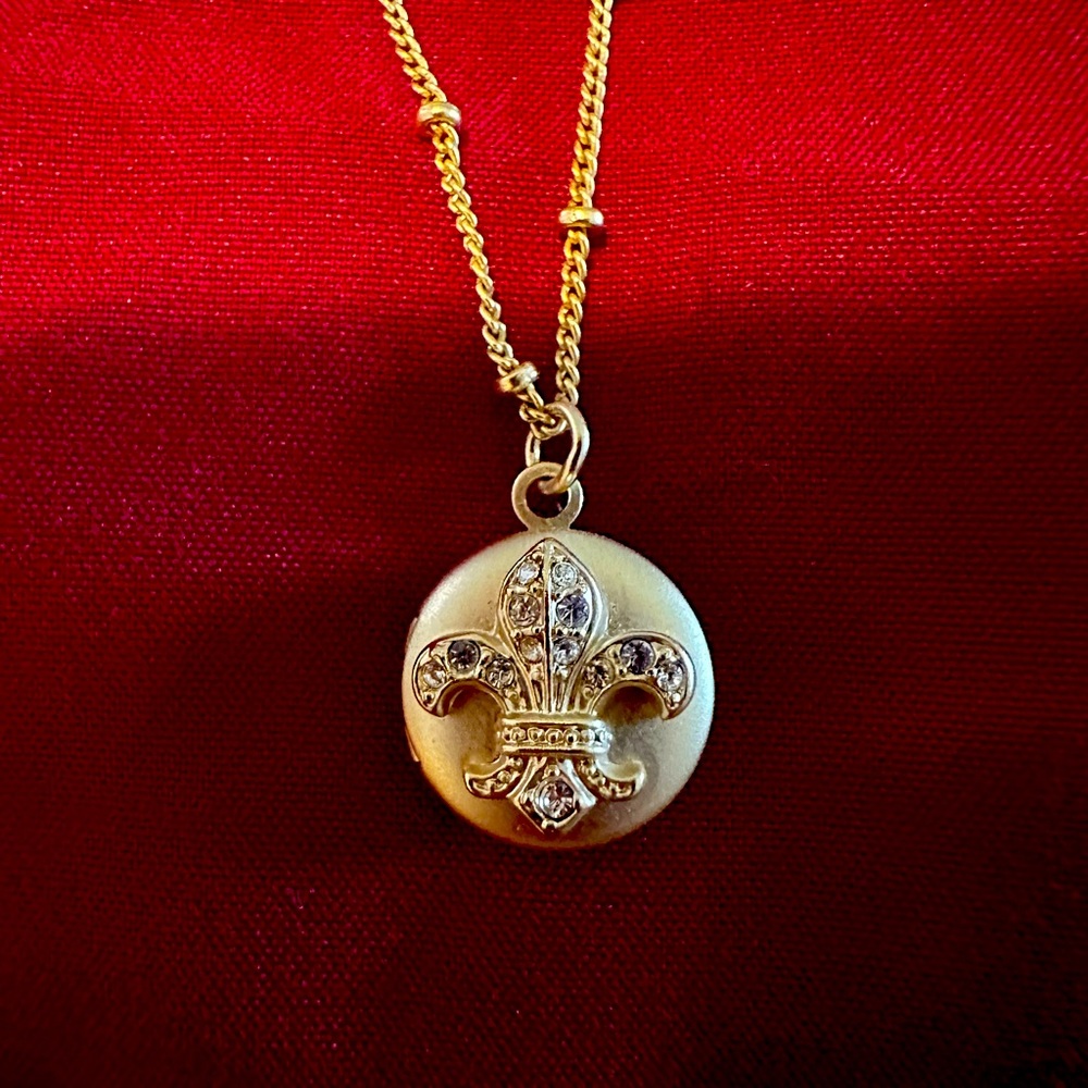 Spartina 449 Le Fleur locket necklace